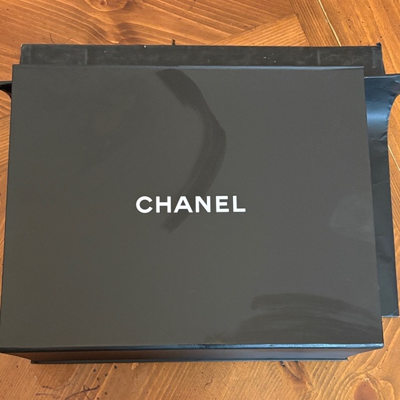 Chanel Red Chevron Quilted Shoulder Bag - Picture 3 of 8